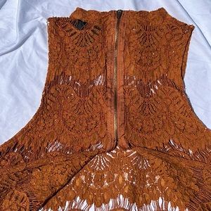 Lace Open Back Crop Top Women Size Large Sleeveless Burnt Orange Blouse